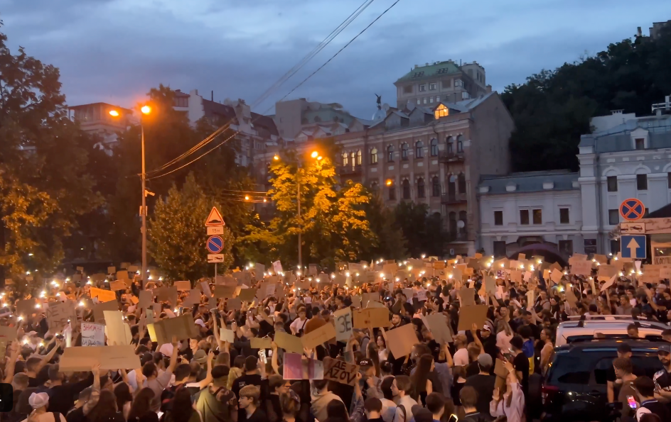 ¡Ucrania Explota! Jóvenes y ciudadanos se rebelan contra Zelenski