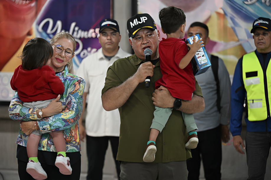 Venezuela recupera a 7 de los 31 niños "secuestrados" en EEUU