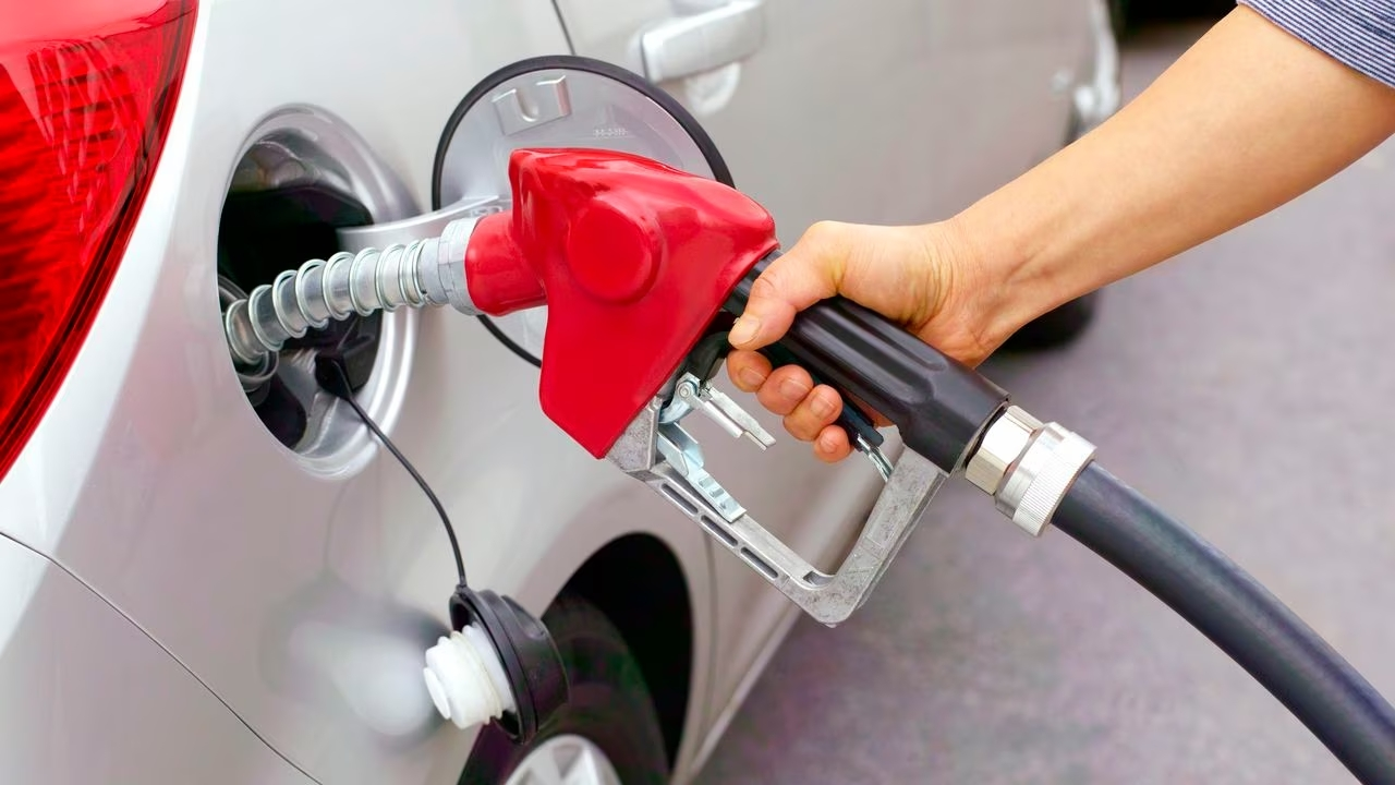 Gobierno mantiene sin variación los precios de los combustibles de mayor demanda
