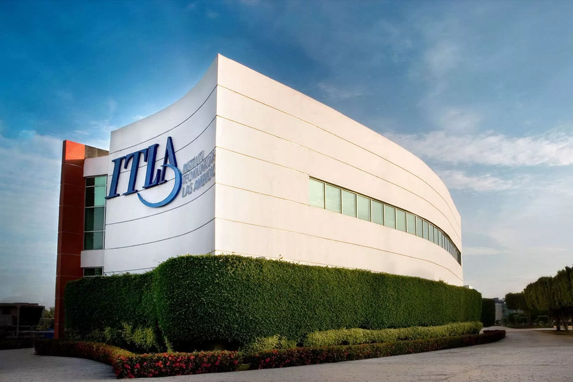 ITLA ofrece 100 becas para formarse en carreras tecnológicas con gran proyección laboral