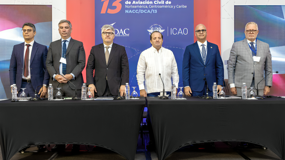 Ministro José Ignacio Paliza garantiza seguridad y conexión en aviación