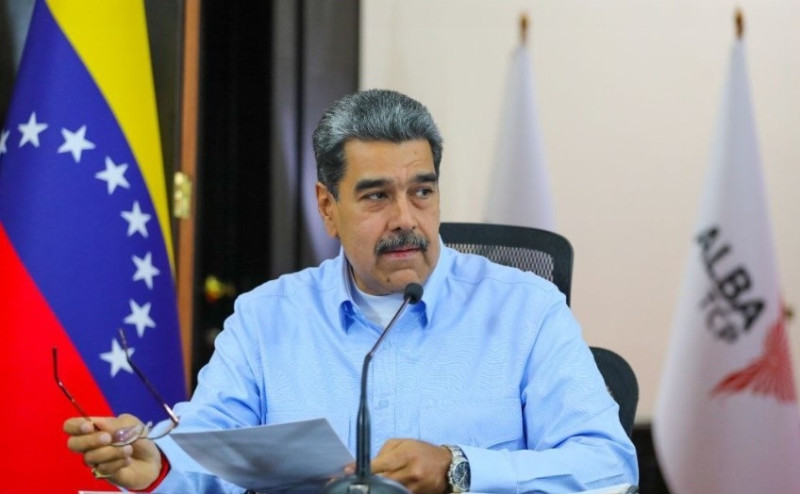 Maduro anuncia envío de militares a comunidades para enseñar “manejo de armas”
