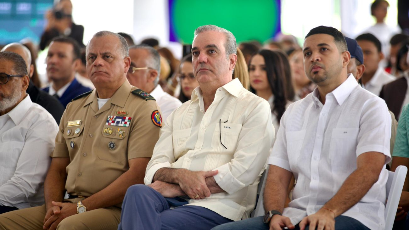 Presidente Abinader asiste al Hackathón de Ciudades Inteligentes y Movilidad Urbana