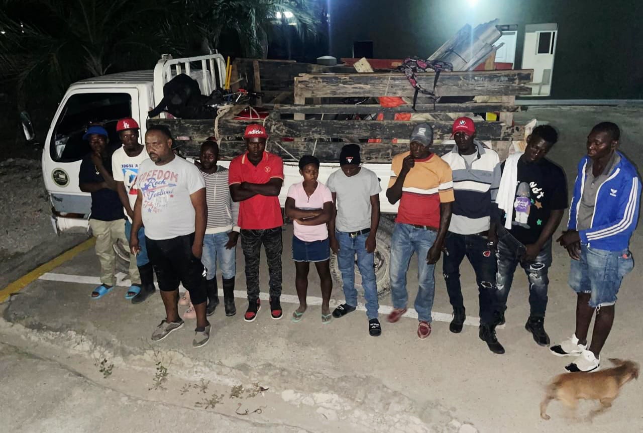 Ejército intercepta camión con 11 haitianos indocumentados en Duvergé