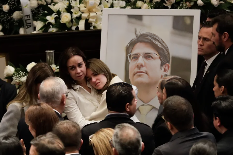 Justicia para Miguel Uribe: 7 años de privación de libertad al menor responsable del atentadoJusticia para Miguel Uribe: 7 años de privación de libertad al menor responsable del atentado