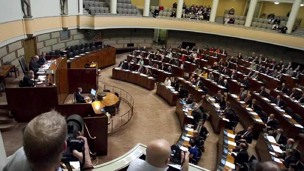Tragedia en Finlandia: Diputado de 30 años muere en el Parlamento