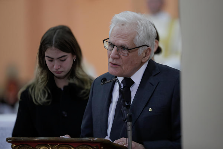 Padre del senador Miguel Uribe entra a la contienda presidencial tras su asesinato