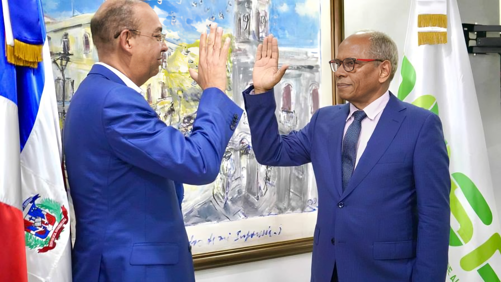 Onéximo González es juramentado como nuevo vicepresidente de la OMSA