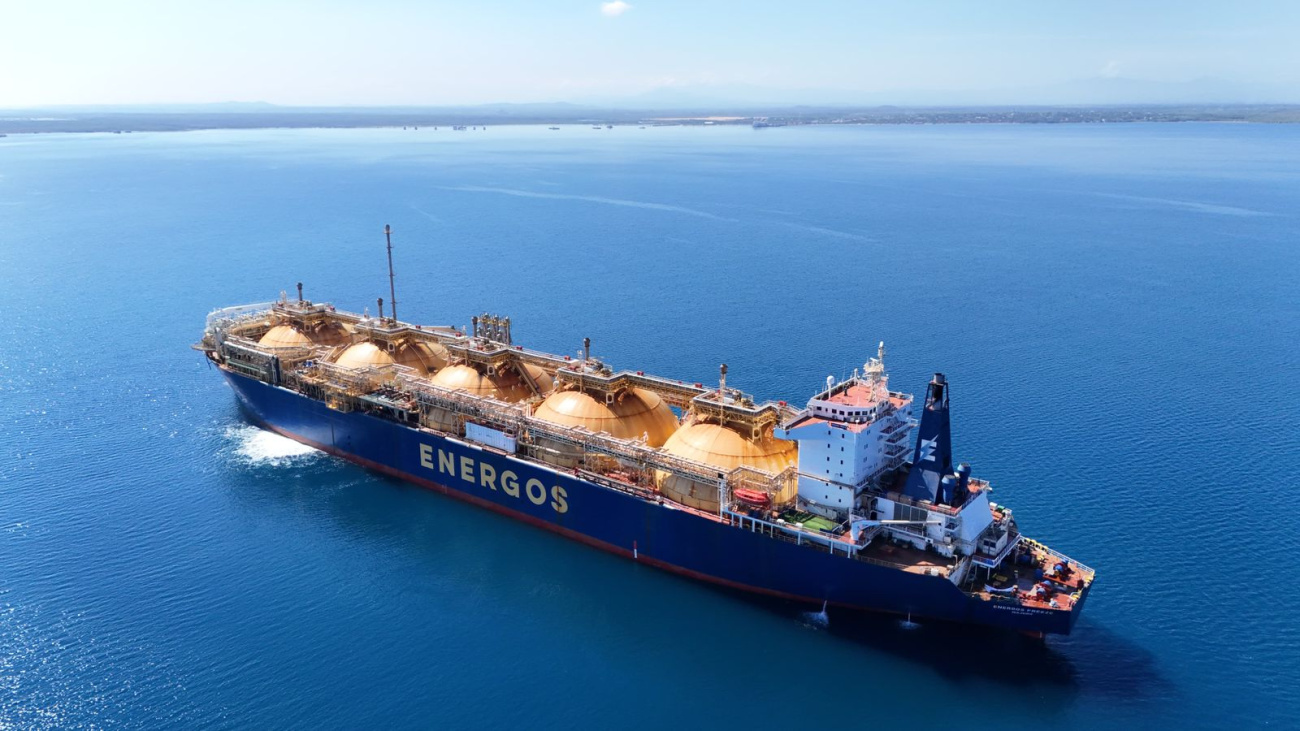 Llega a Montecristi unidad flotante para almacenar gas que alimentará planta de 412 MW