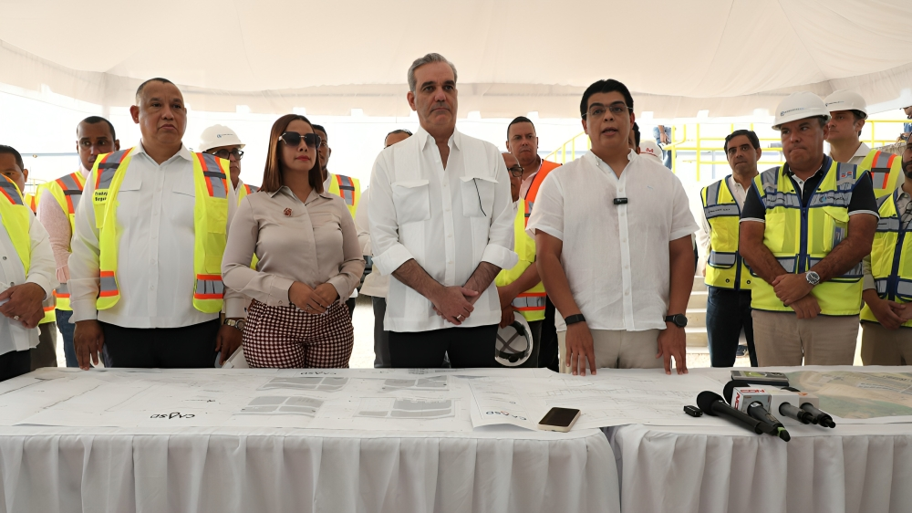 Luis Abinader chequea obra que subirá el agua hasta en un 50% en el país