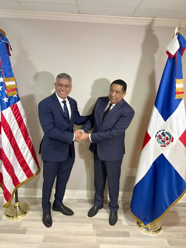 Exsenador Antonio Rosario es juramentado como cónsul en Orlando, Florida