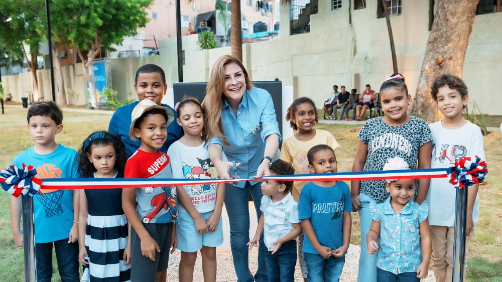 Carolina Mejía inaugura el Parque Ofelia a la comunidad de la avenida Independencia
