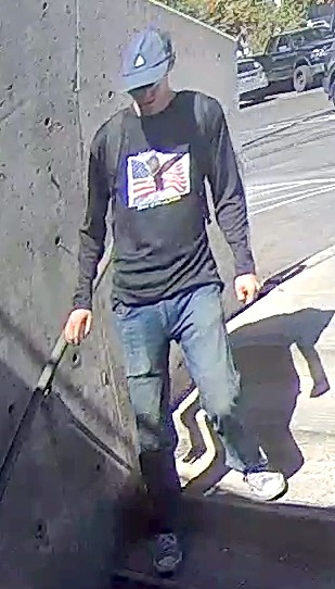 FBI difunde video del sospechoso del asesinato de Charlie Kirk huyendo tras el crimen