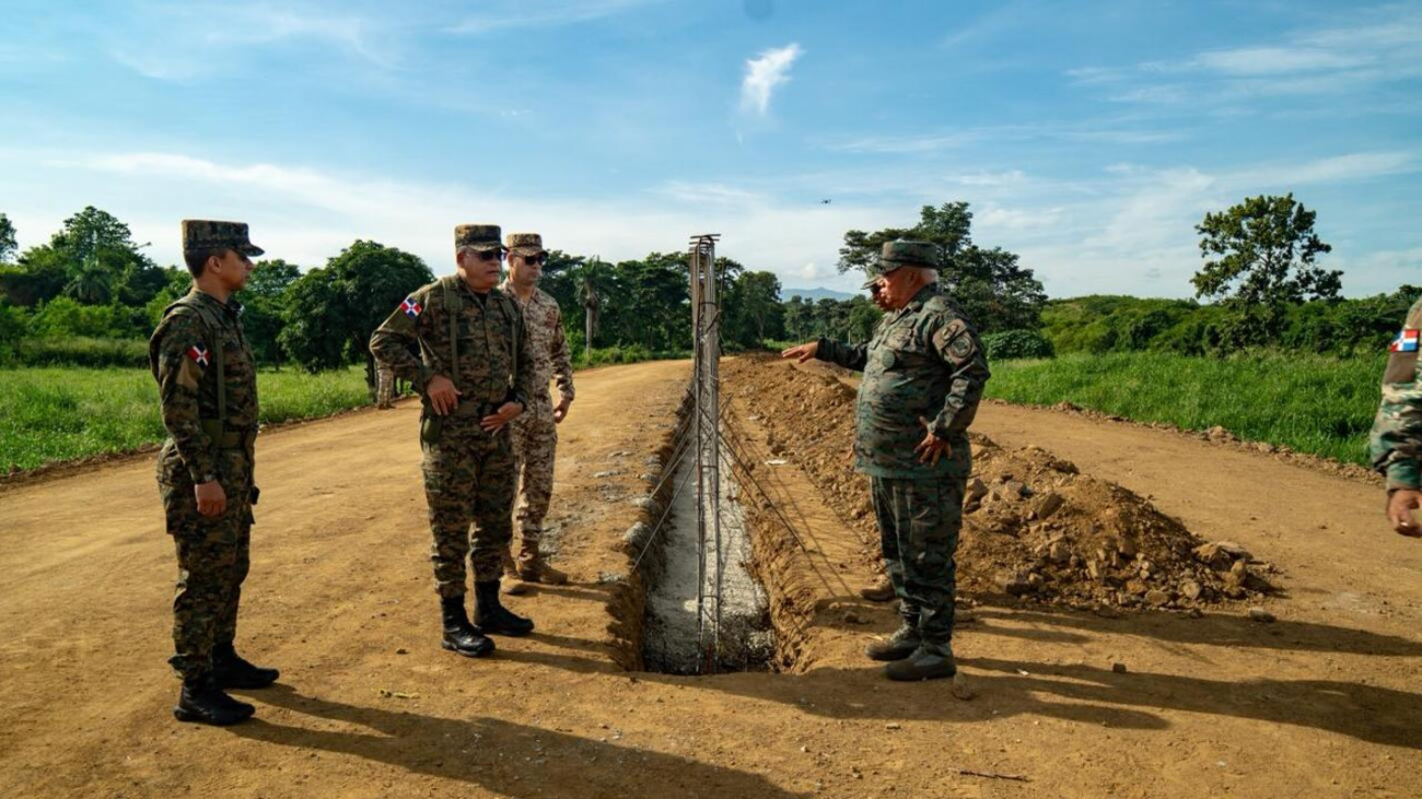Ministro de Defensa sostiene reunión con directivos de la zona franca Codevi