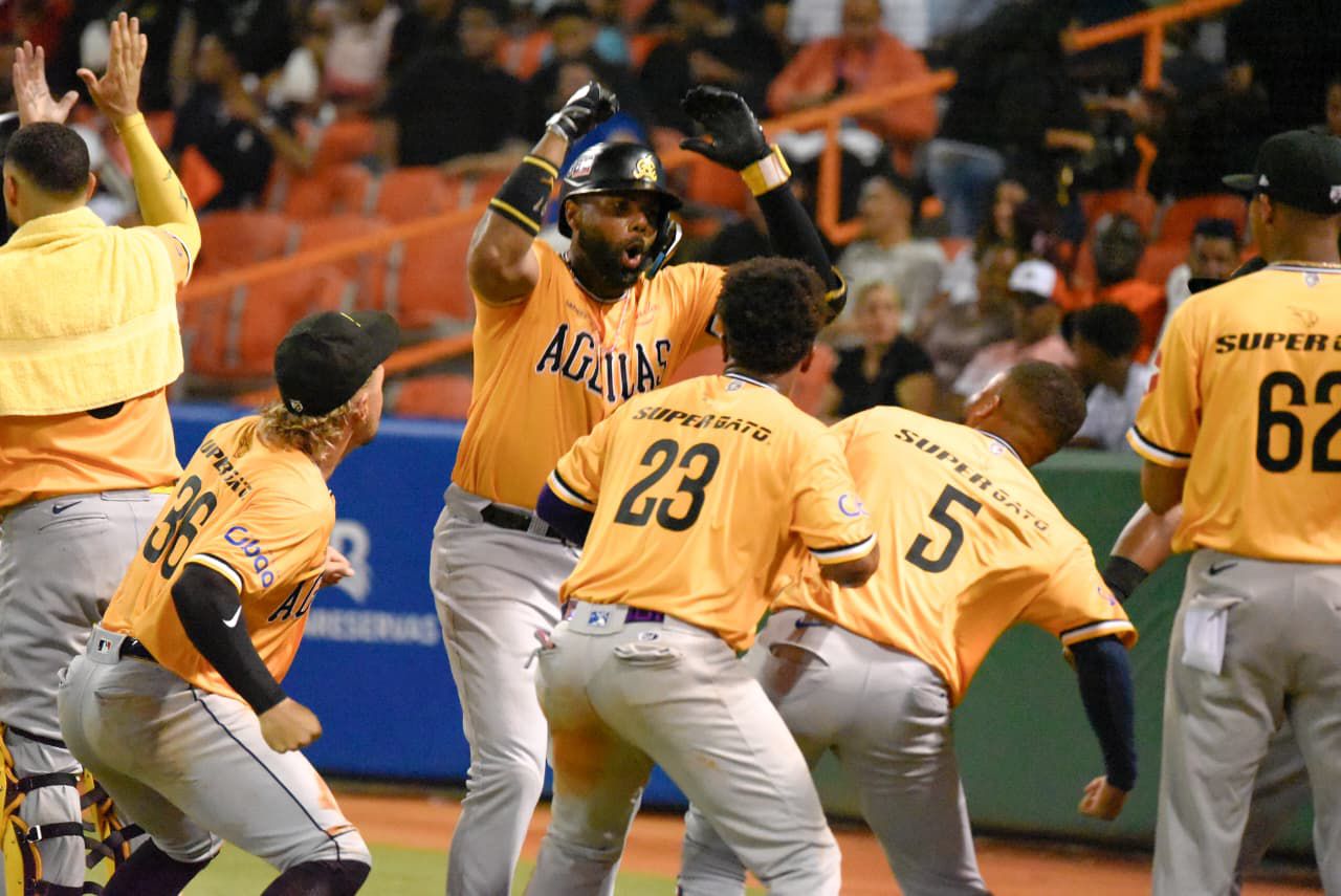 Águilas Cibaeñas se imponen 11- 4 a los Toros del Este