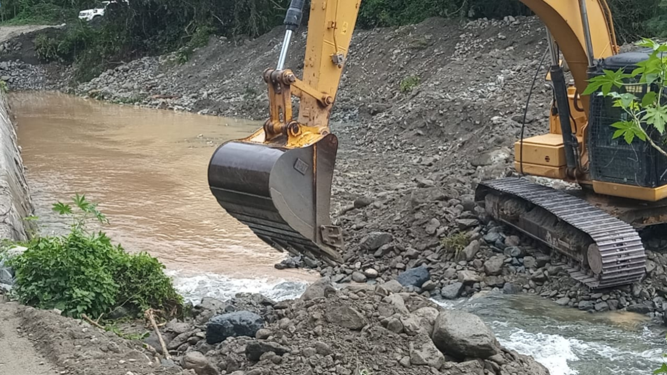 Caasd intensifica limpieza de cañadas ante el paso de la tormenta Melissa