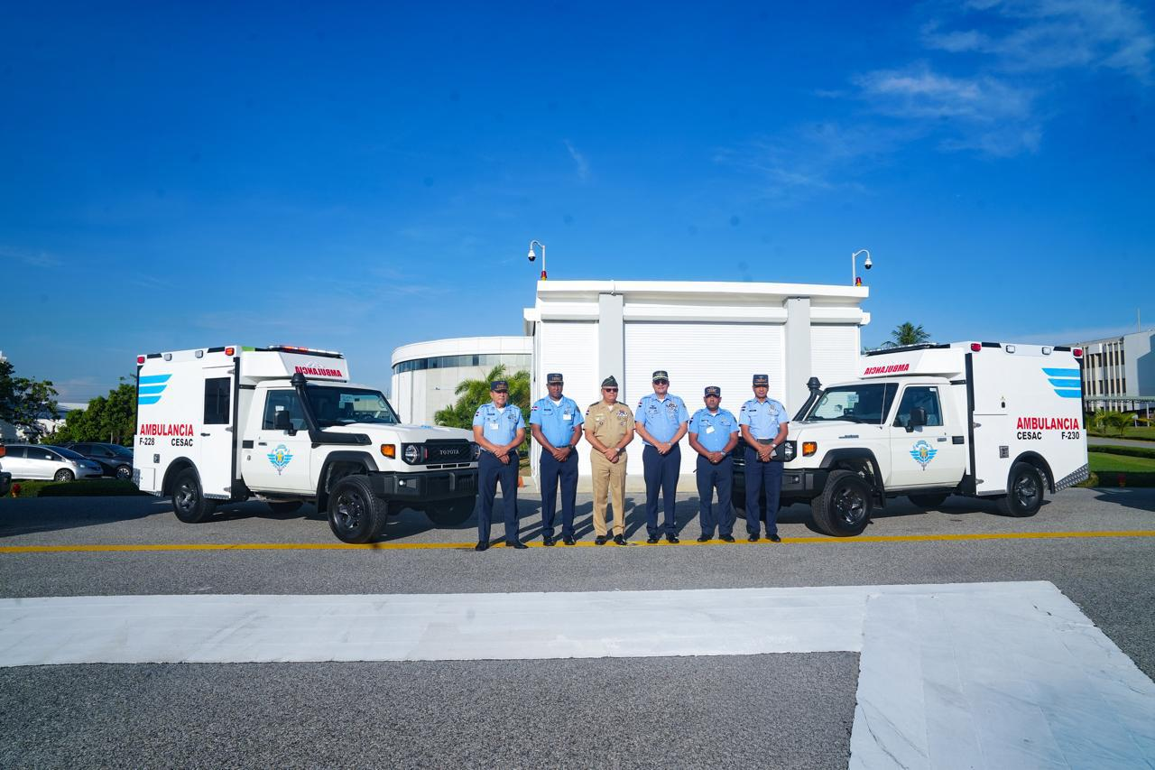 Ministerio de Defensa entrega cuatro ambulancias todoterreno al CESAC