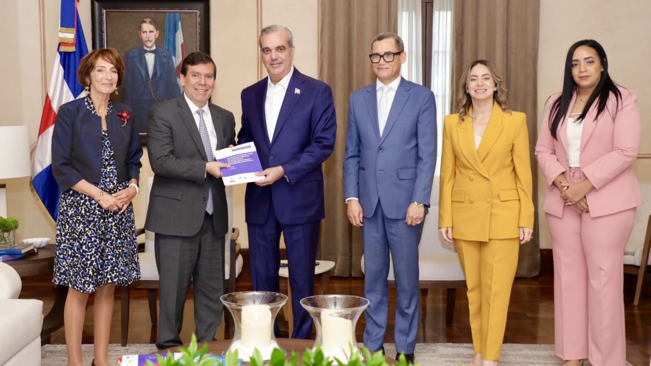 Abinader recibe documento de la CEPAL para fortalecer el sistema de protección social