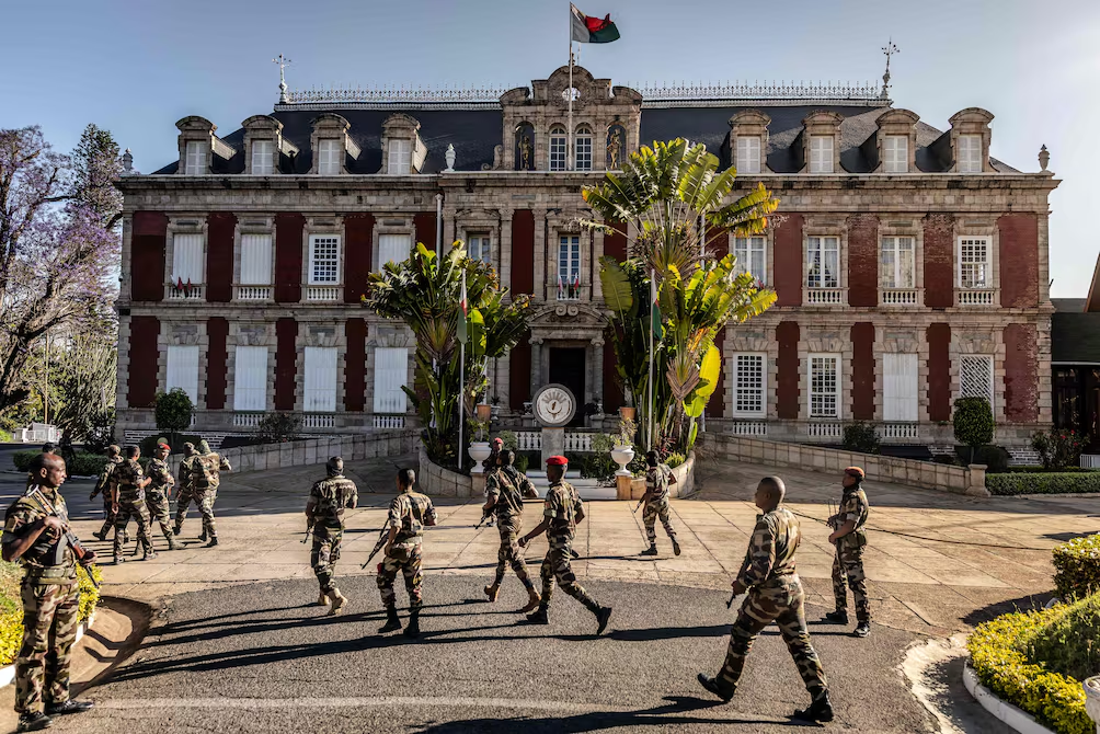 Madagascar entra en un régimen militar tras golpe de Estado