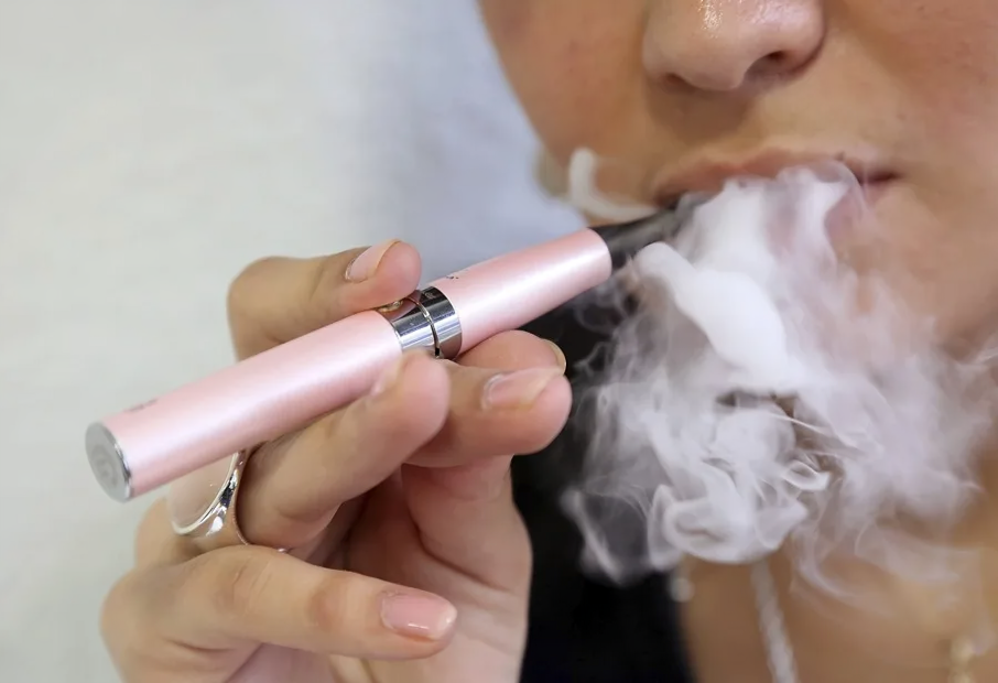 ¡Cuidado! La OMS alerta sobre el auge del cigarrillos electrónicos en jóvenes