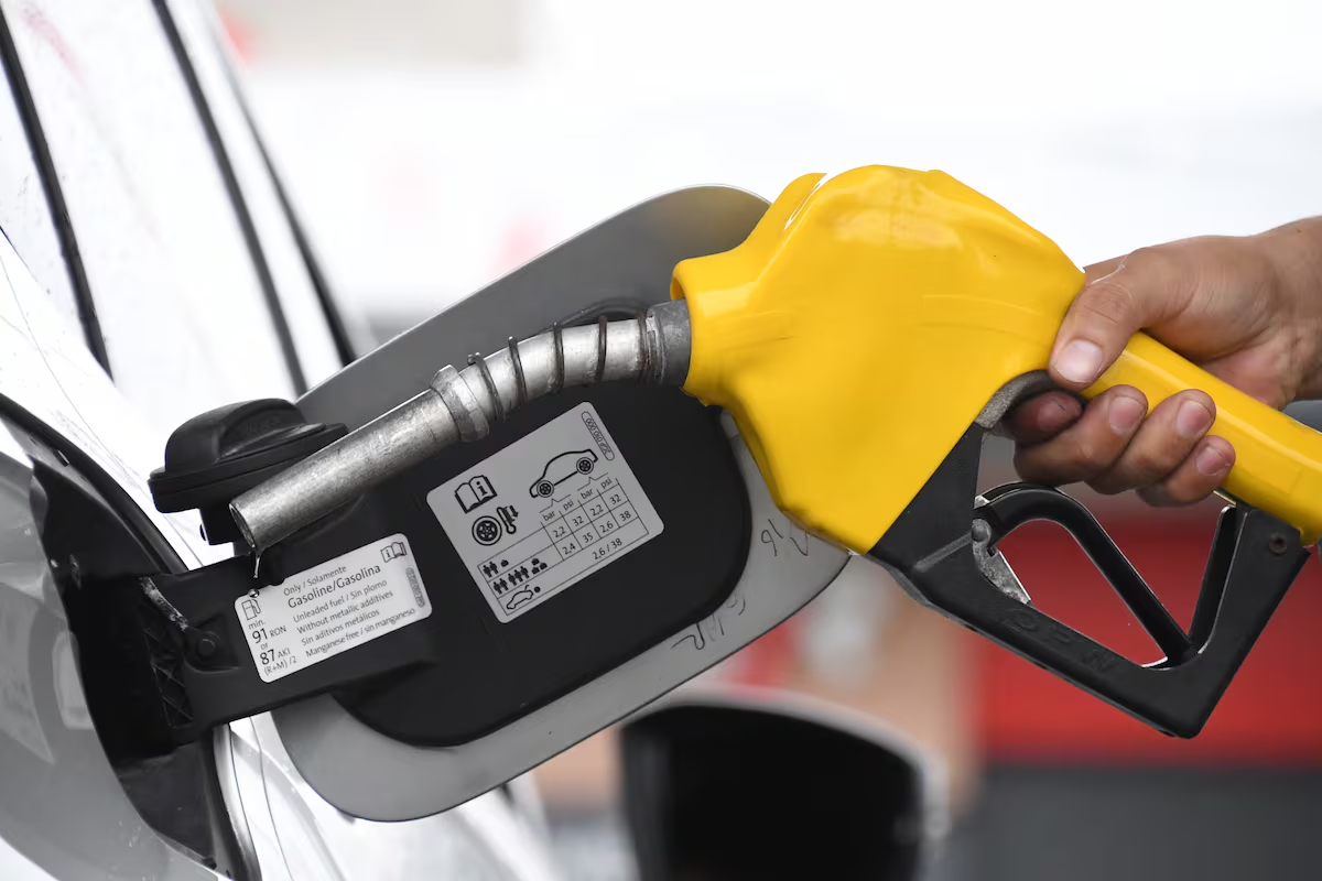 Gobierno mantendrá sin variación los precios de los combustibles de mayor consumo