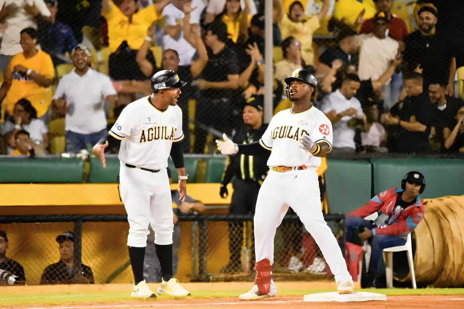 Las Águilas Cibaeñas arrancan con buen pie: Alberto Rodríguez decide el juego con un triple espectacular