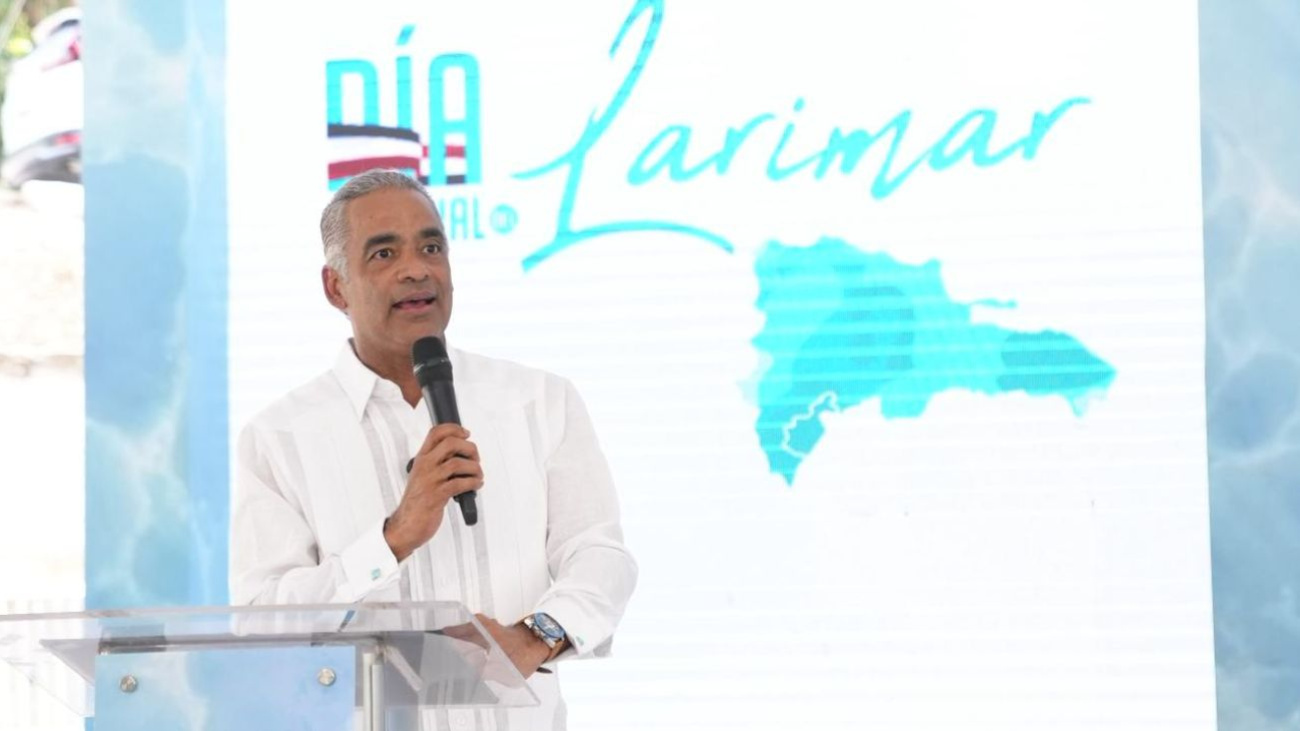 Mineros de larimar ya cuentan con seguro de vida colectivo, anuncia el ministro Joel Santos