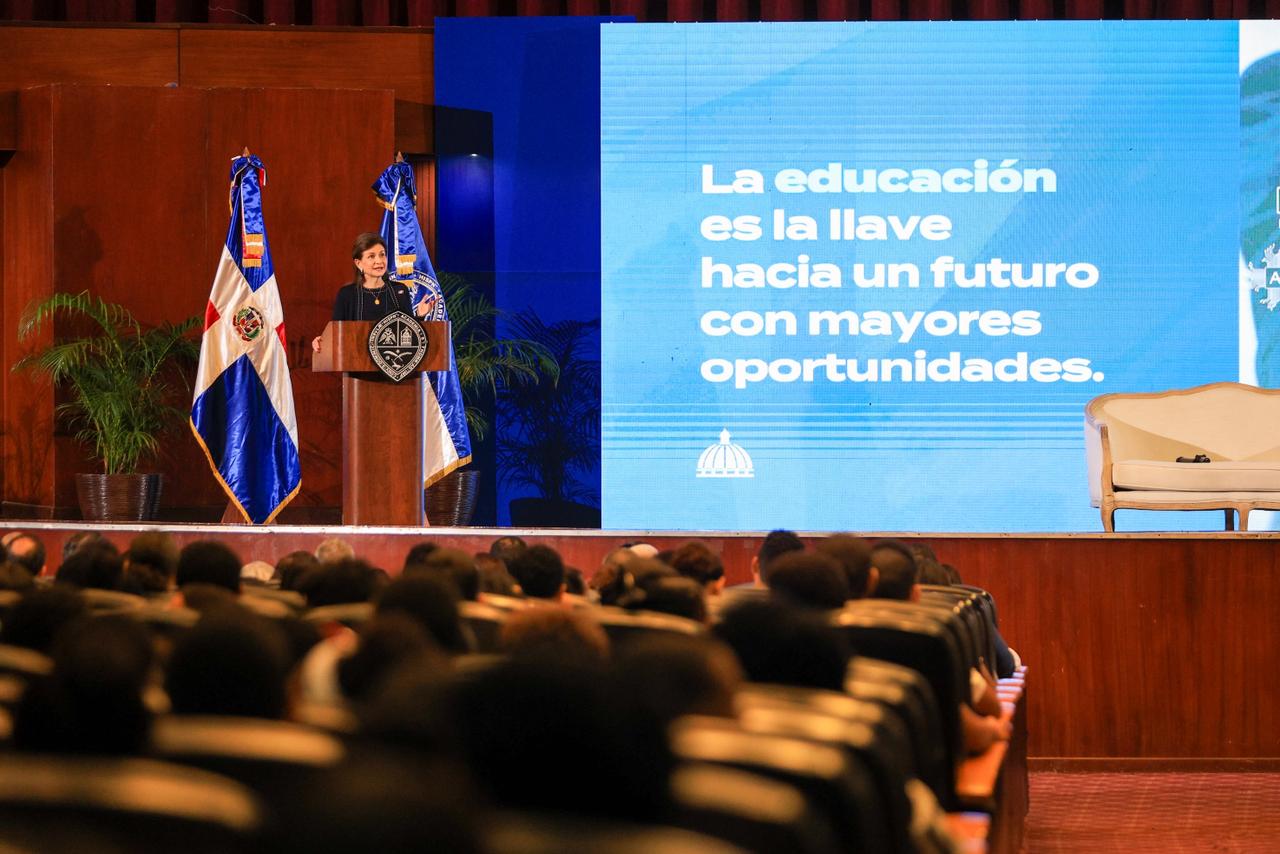Raquel Peña anuncia Gobierno trabaja para incorporar inteligencia artificial en entornos educativos y productivos