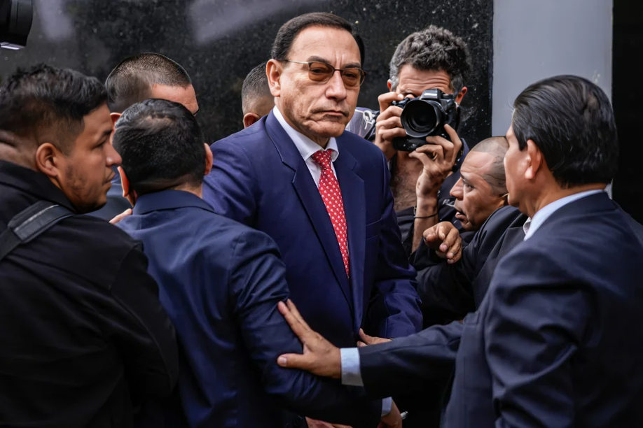El expresidente de Perú, Martín Vizcarra, es sentenciado a 14 años de prisión por sobornos