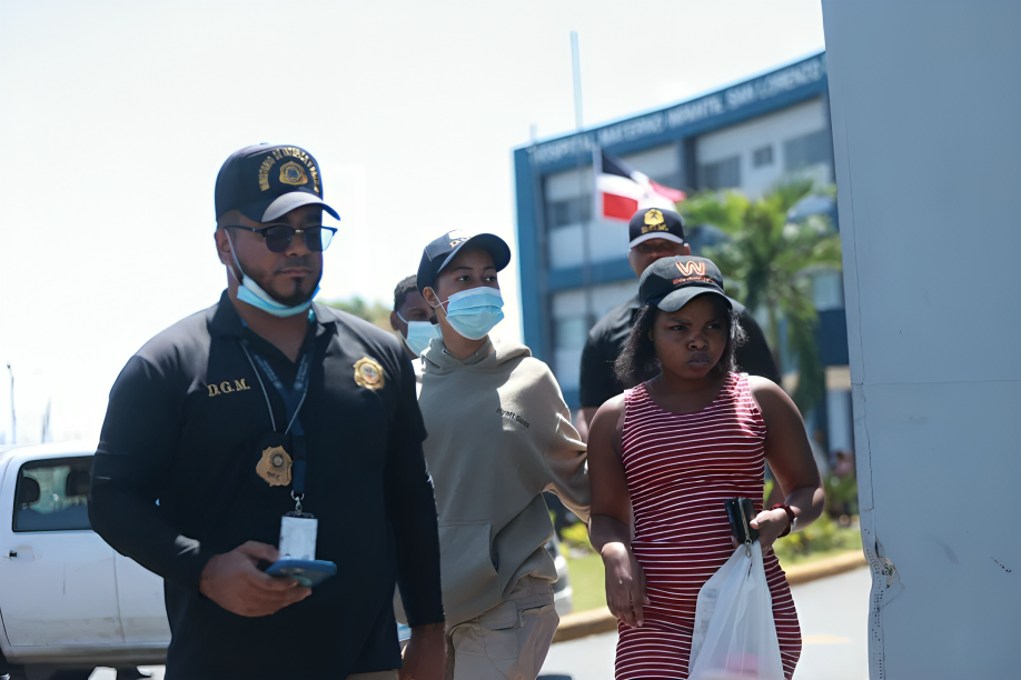 Amnistía Internacional pide detener deportaciones desde hospitales