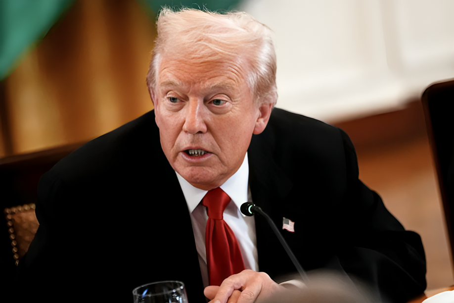 Trump amenaza con invocar Ley de Insurrección en Minnesota si no cesan los ataques contra el ICE