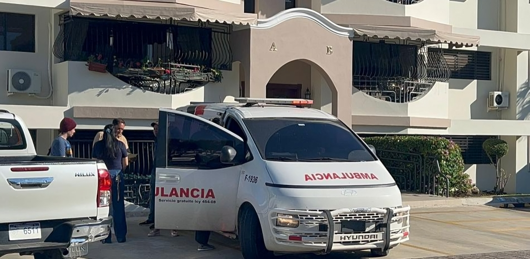 Tragedia en Santiago: Fallece una mujer que cae de un quinto piso