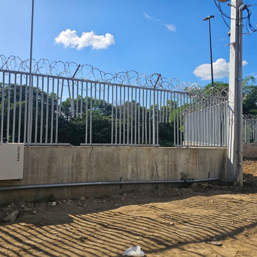 Ministerio de Defensa aclara que aperturas en verja fronteriza se deben a trabajos en canal La Vigía