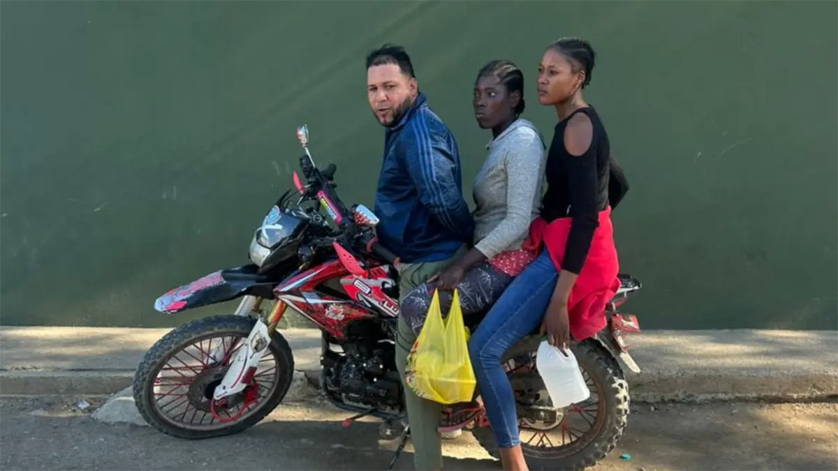 ERD detiene a motociclista con arma ilegal y dos haitianas indocumentadas en Montecristi