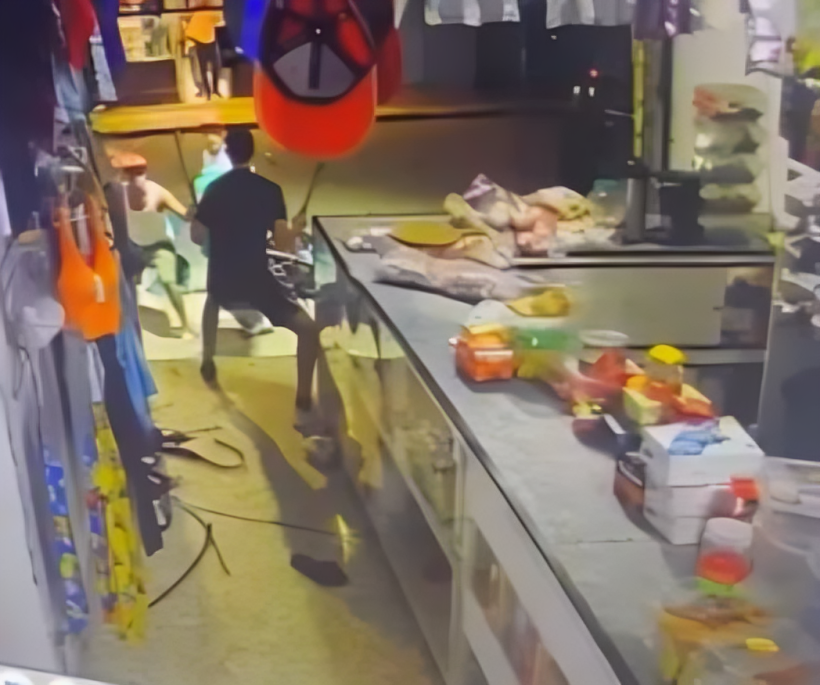 ¡Se Armó!: Banda ataca colmado por no dejarle "fiao"el alcohol en Distrito Nacional