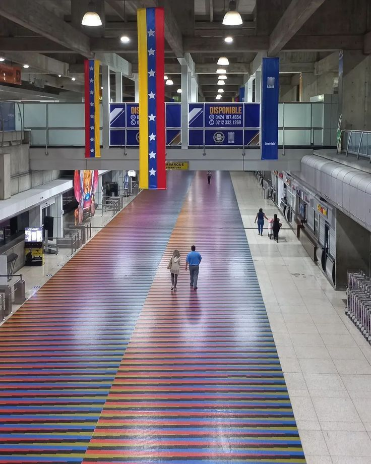 El principal aeropuerto de Venezuela opera sin vuelos de aerolíneas extranjeras este viernes
