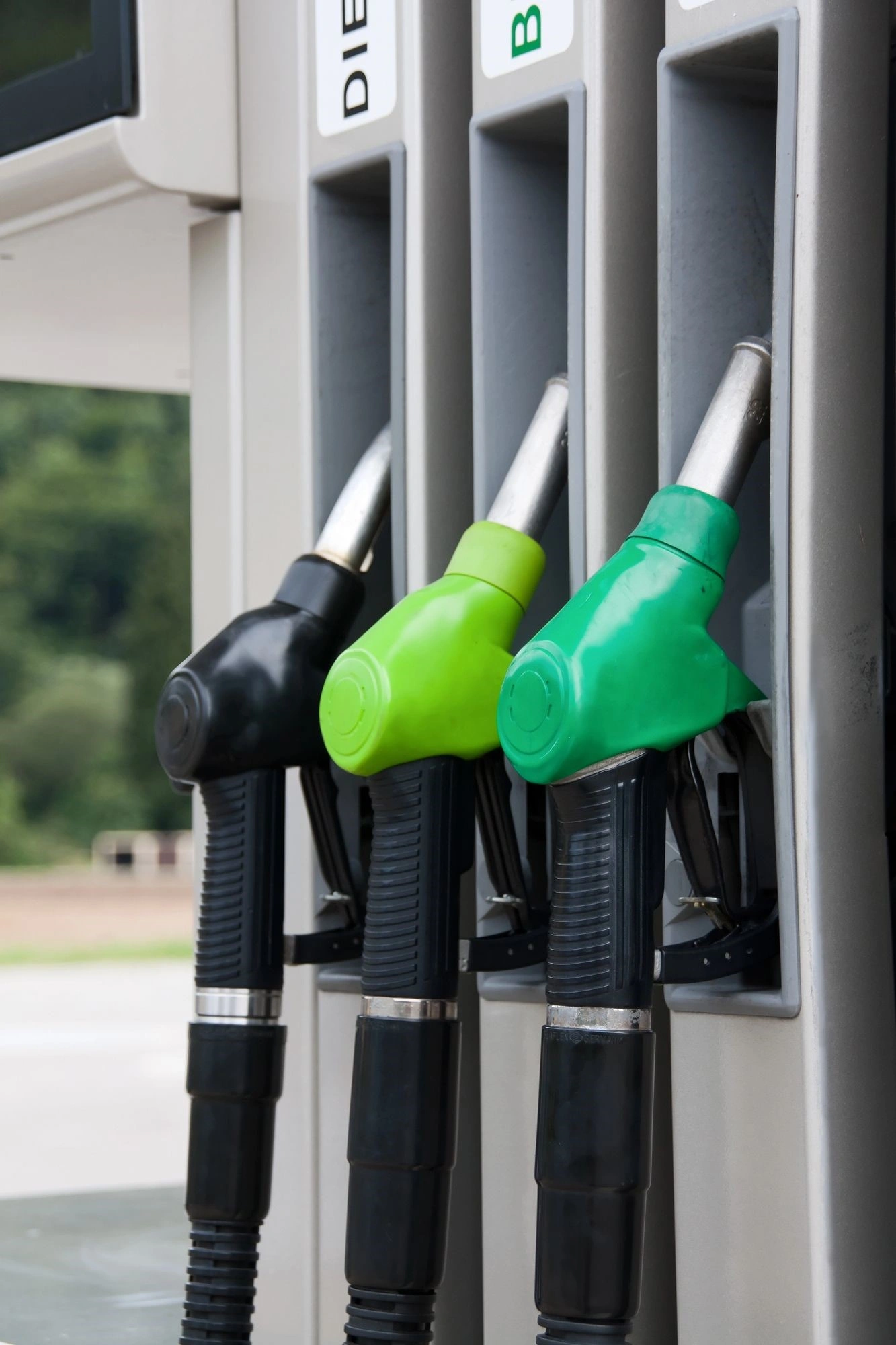 Gobierno mantiene sin variación los precios de los combustibles esenciales