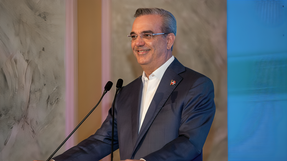 Presidente Abinader recibirá la nueva licencia de conducir el 26 de febrero