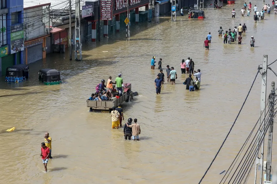 Inundaciones en Indonesia, Tailandia y Sri Lanka dejan más de 900 muertos