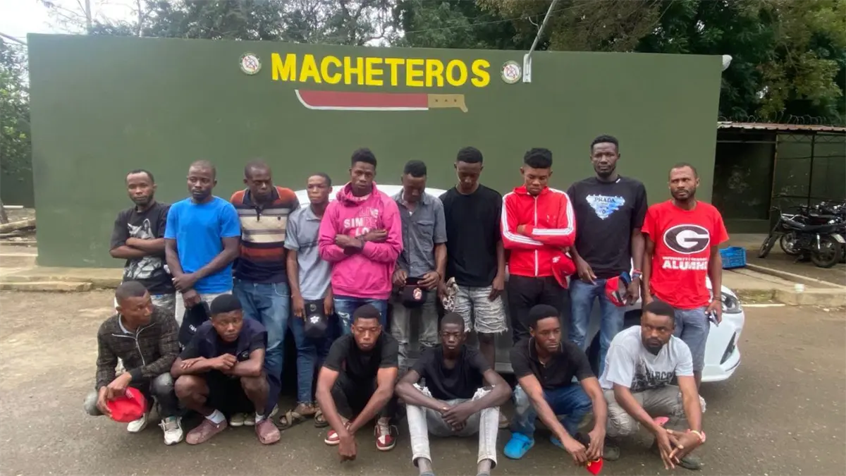 Ejército intercepta dos vehículos con 26 haitianos indocumentados en Valverde