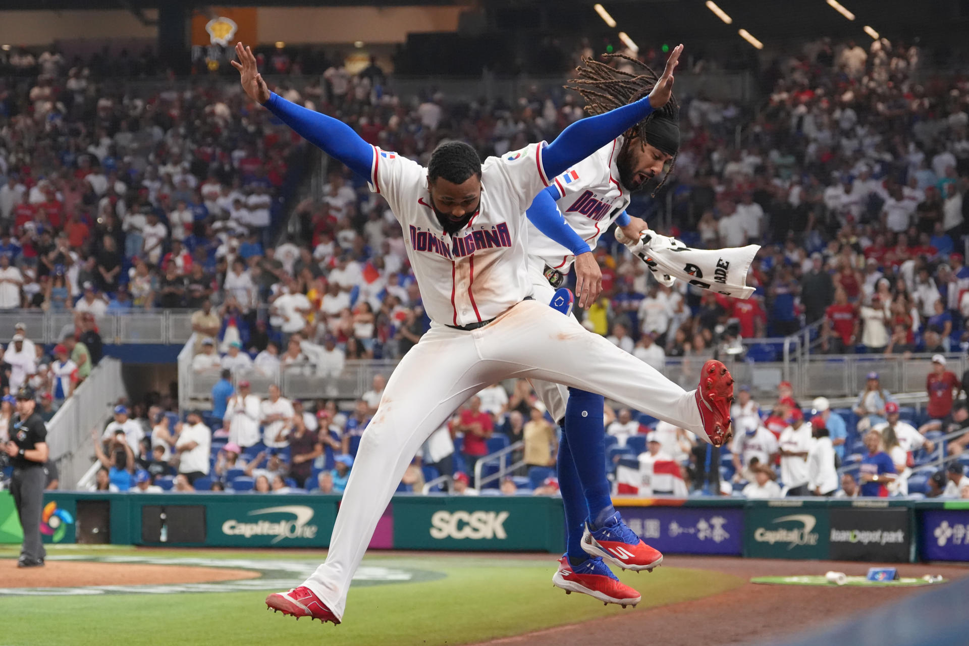 República Dominicana aplasta a Nicaragua 12-3 en su primer juego del Clásico Mundial