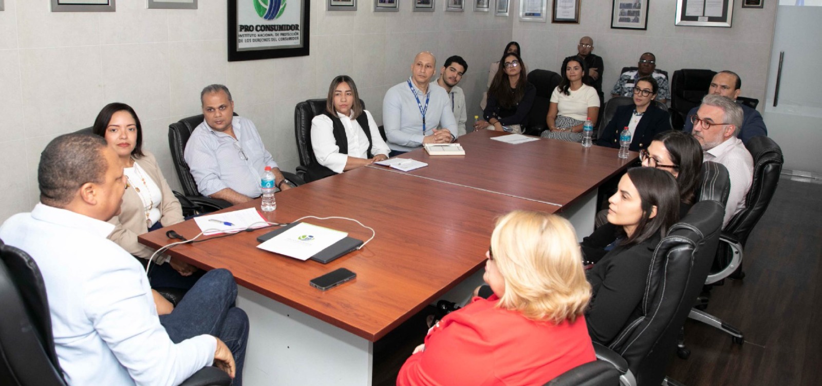 Pro Consumidor se reúne con supermercados para tratar la situación de marcas blancas